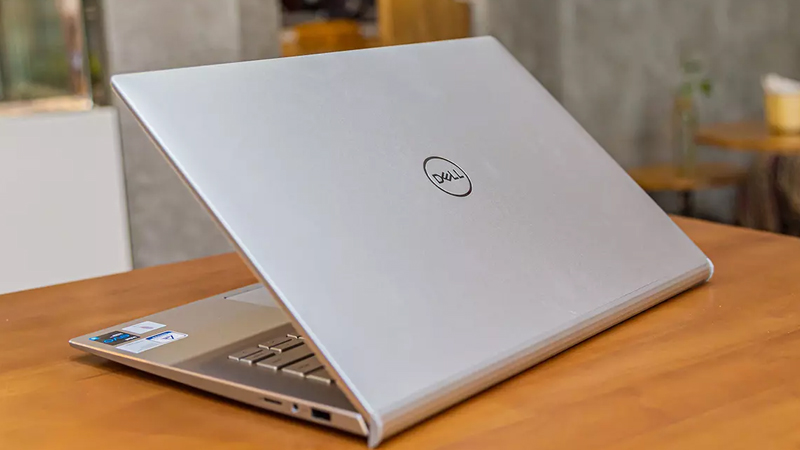 M&agrave;n h&igrave;nh 14 inch đủ lớn, hạn chế &aacute;nh s&aacute;ng xanh l&agrave;m mỏi mắt người d&ugrave;ng